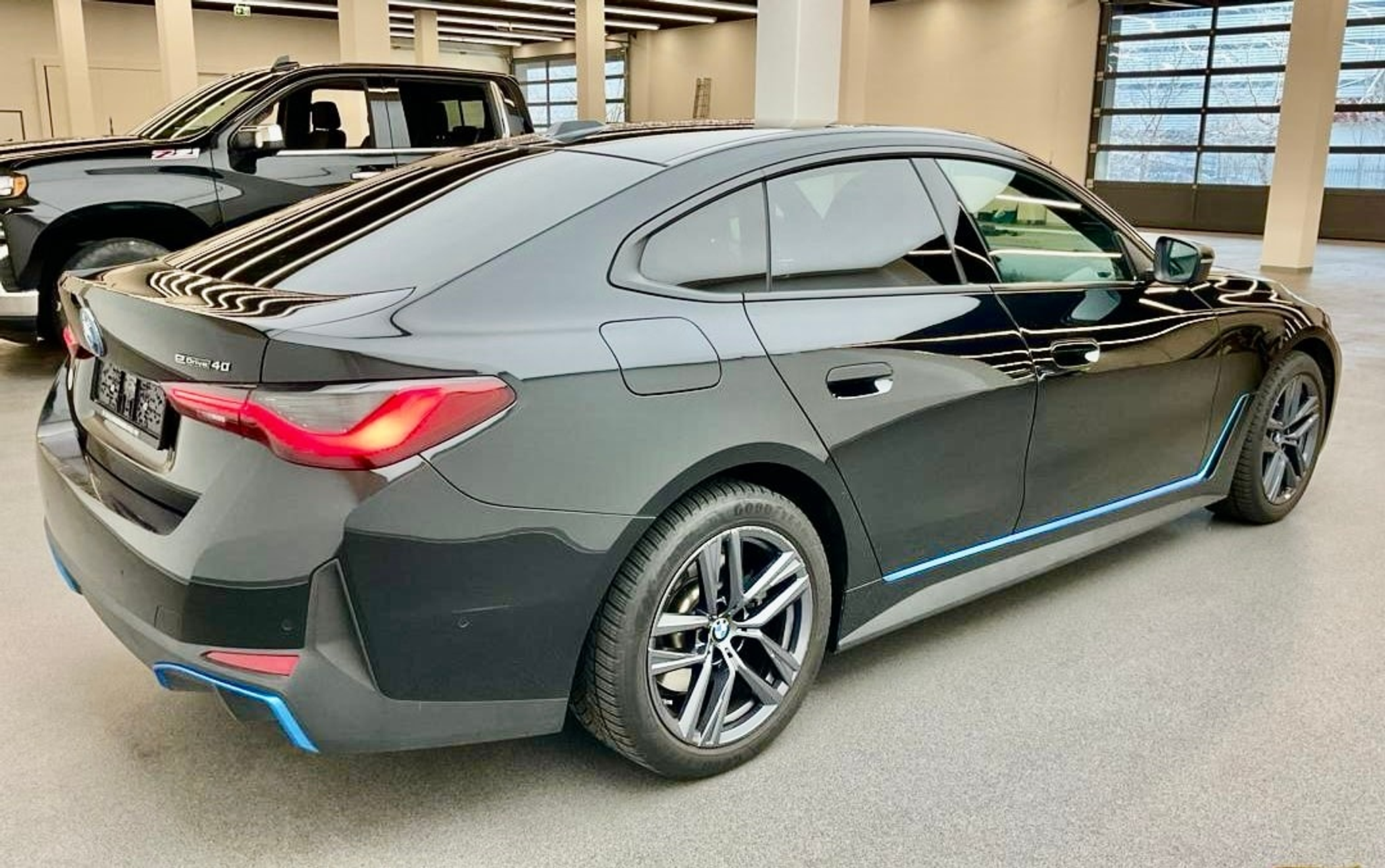 listing desktop thumbnail image 1