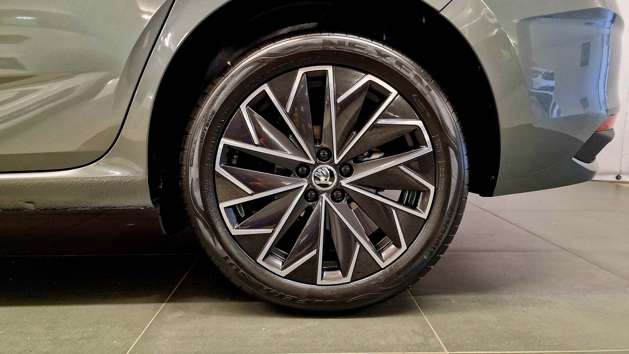 listing desktop thumbnail image 15