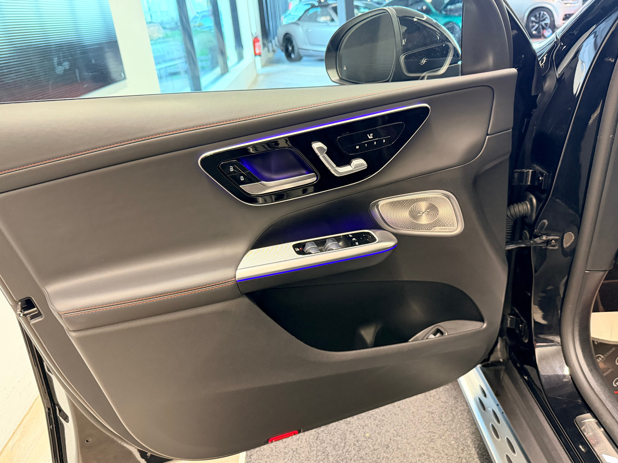 listing desktop thumbnail image 12