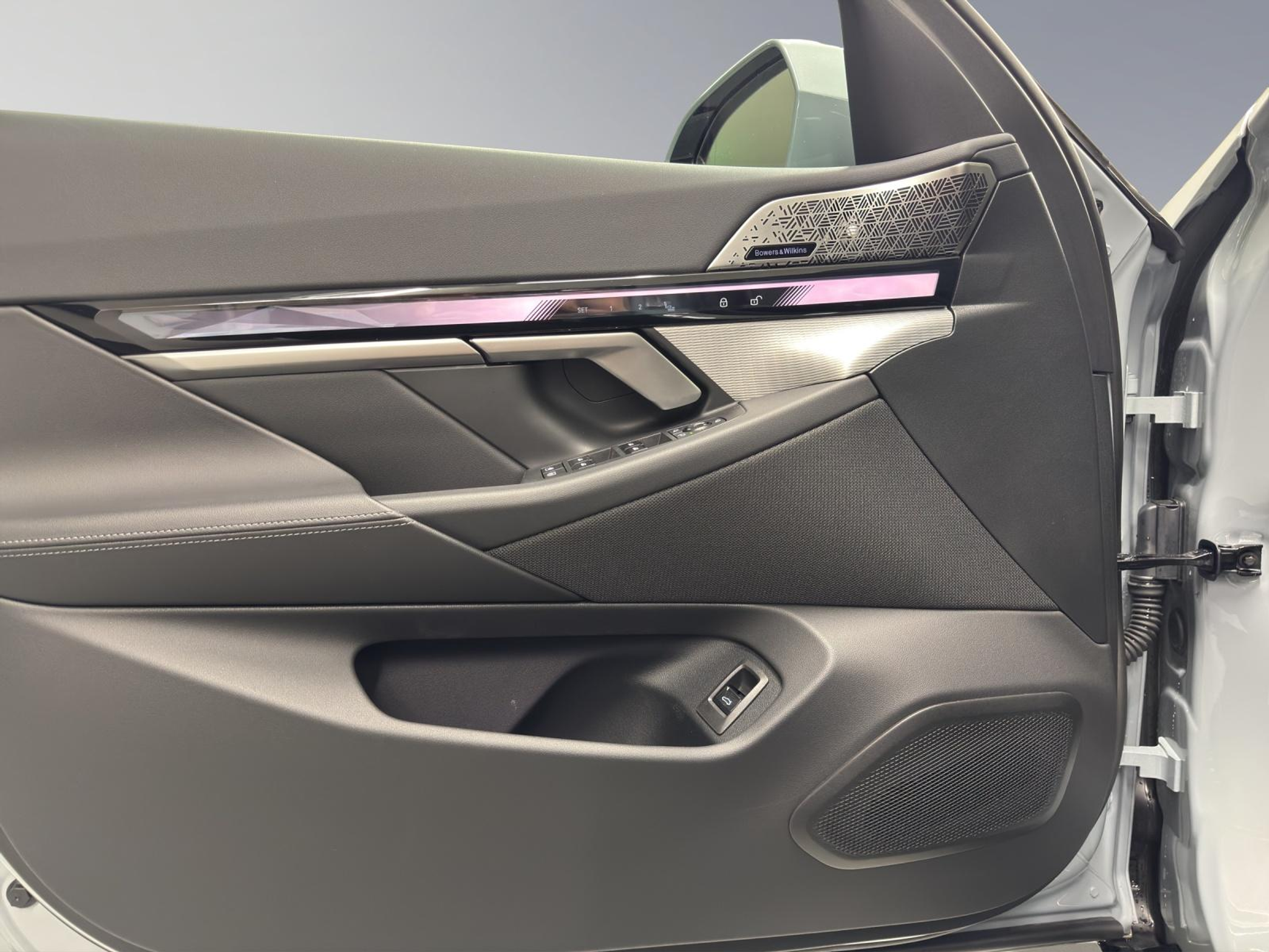 listing desktop thumbnail image 12