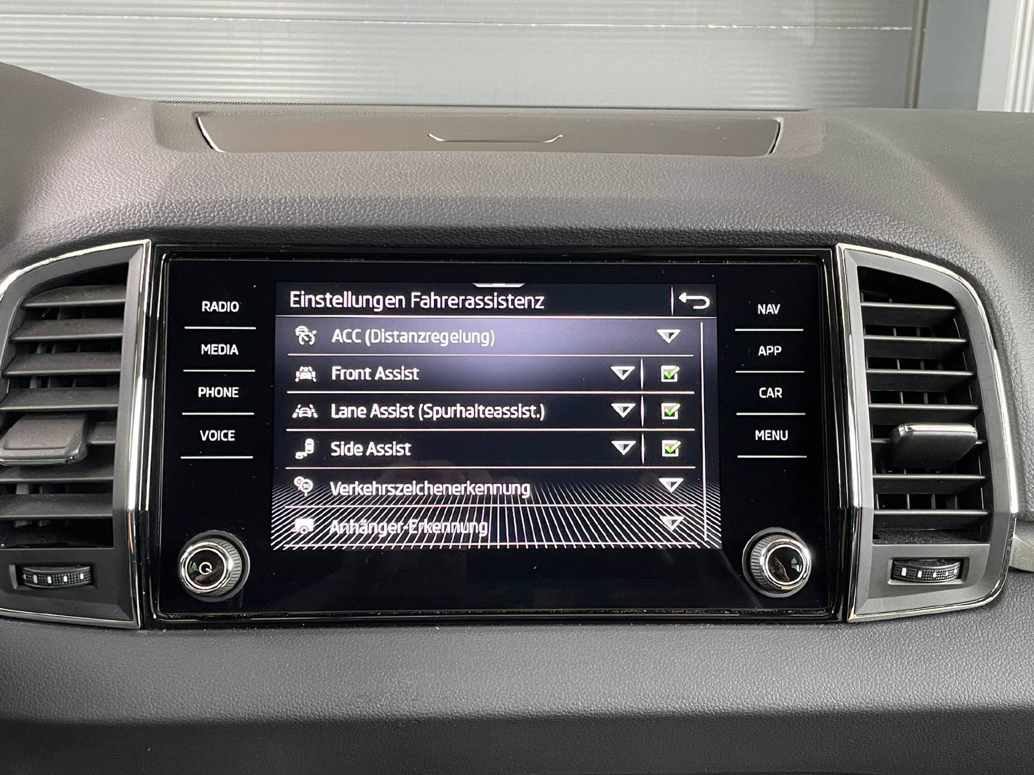 listing desktop thumbnail image 12