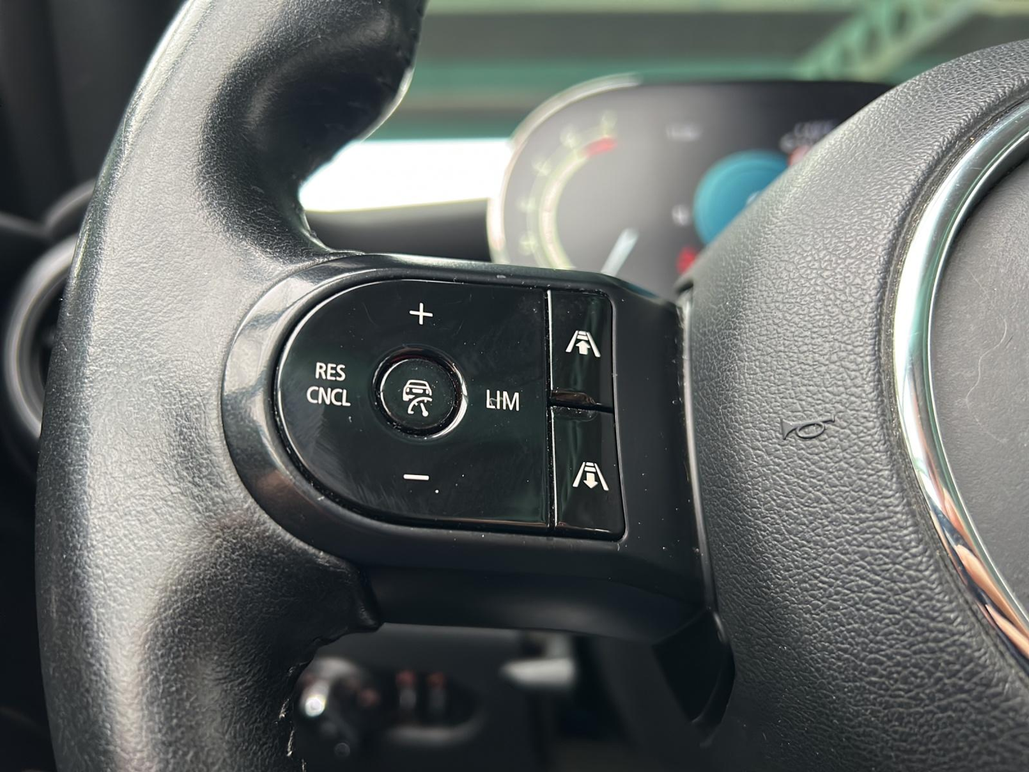 listing desktop thumbnail image 13