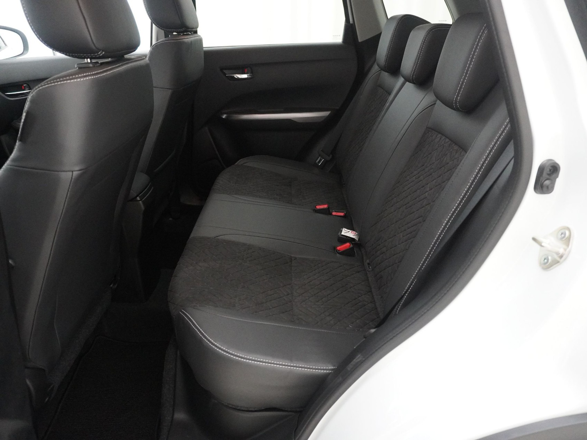 listing desktop thumbnail image 16