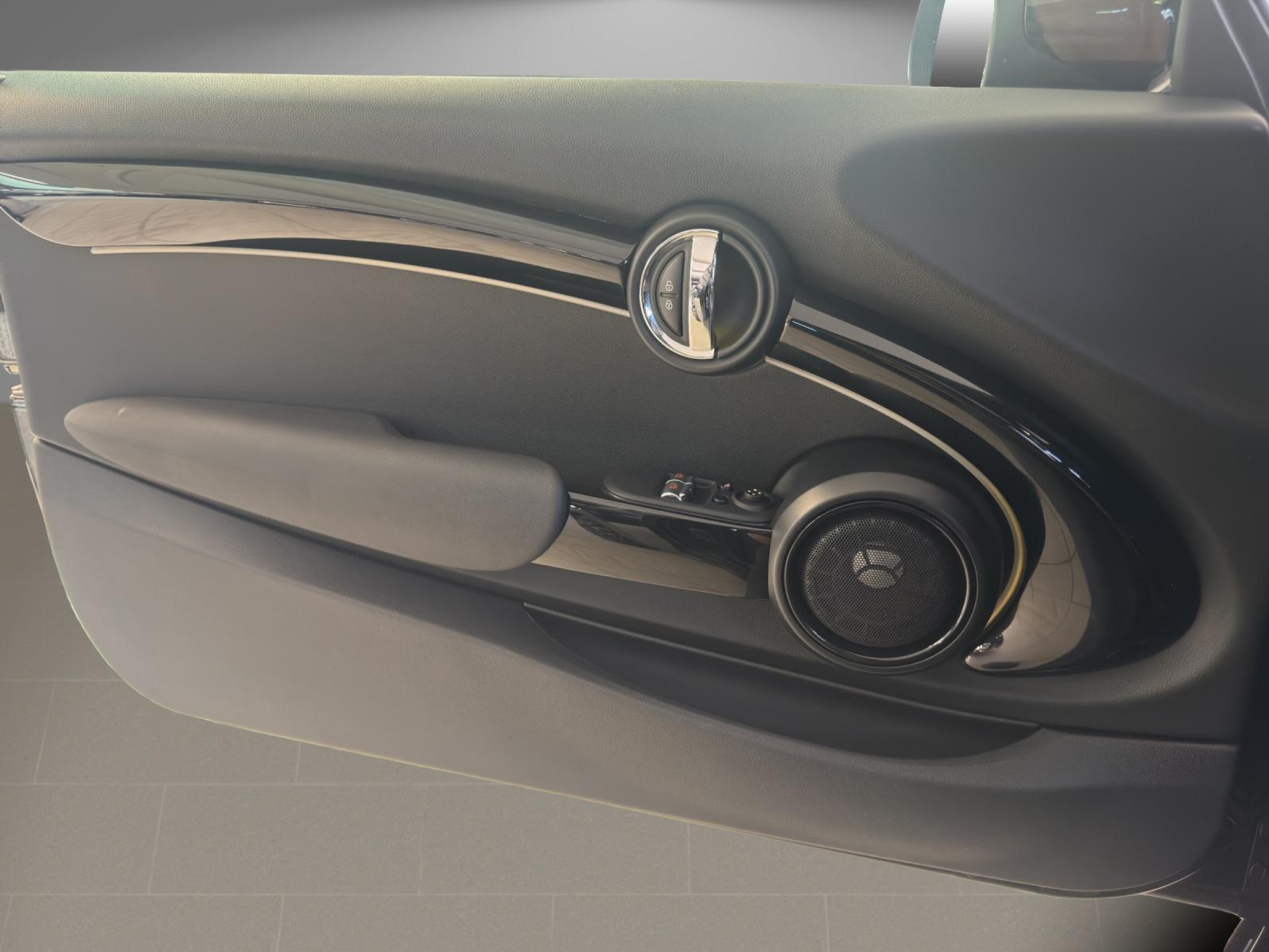 listing desktop thumbnail image 14