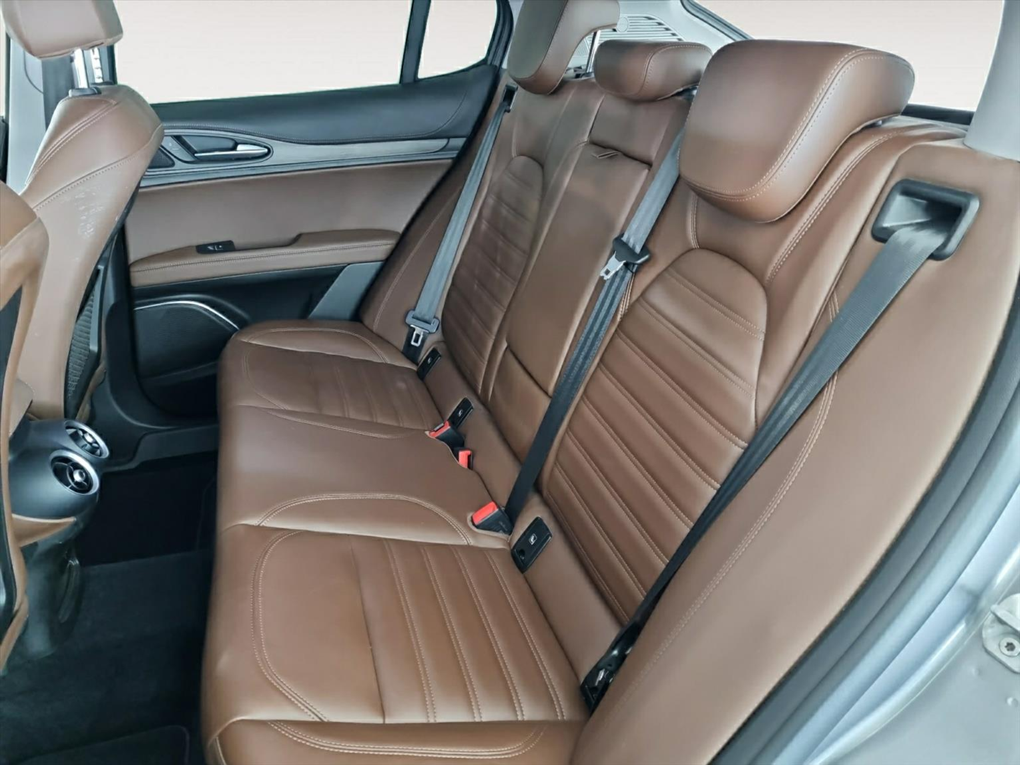 listing desktop thumbnail image 14