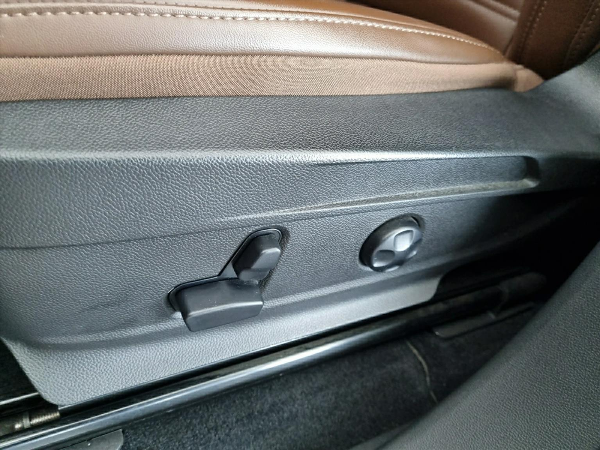 listing desktop thumbnail image 13