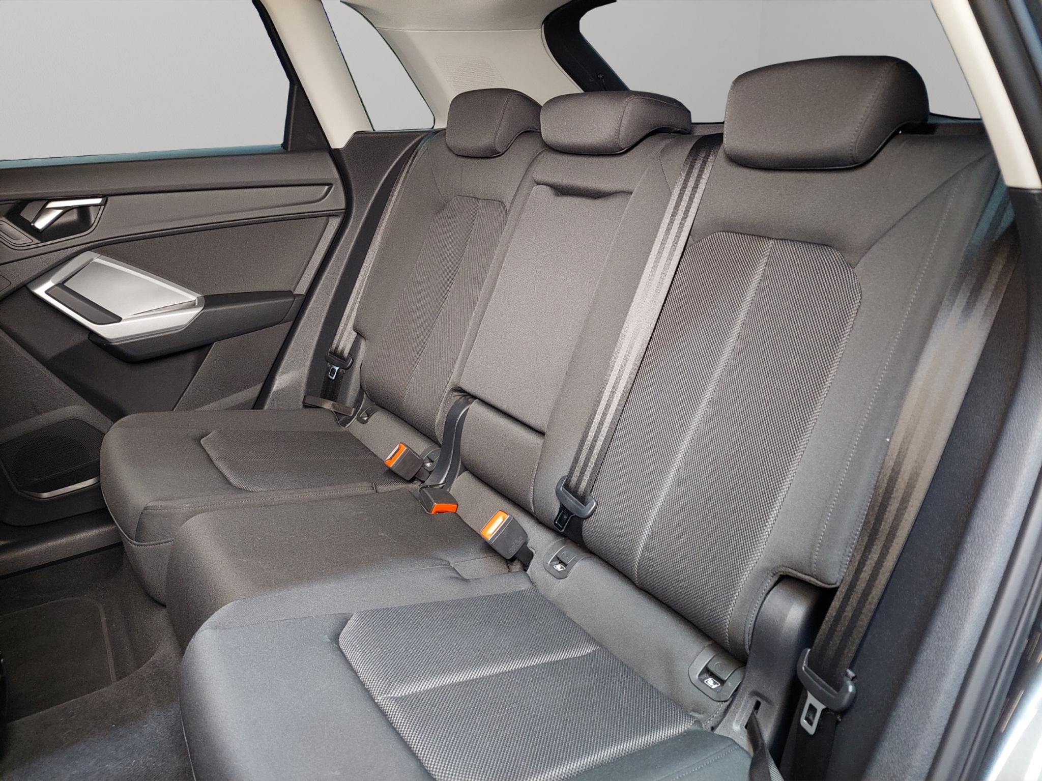 listing desktop thumbnail image 7