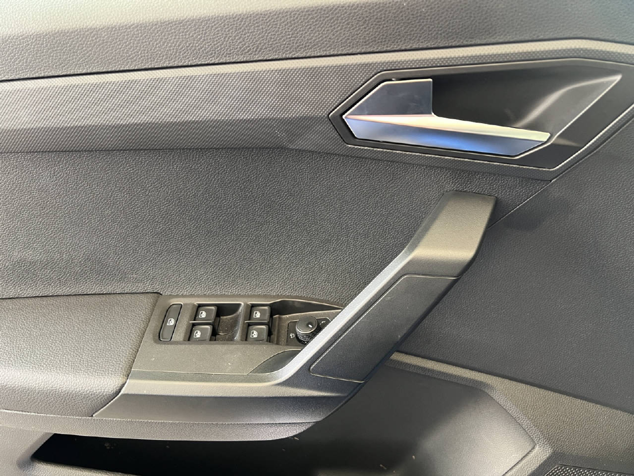 listing desktop thumbnail image 18