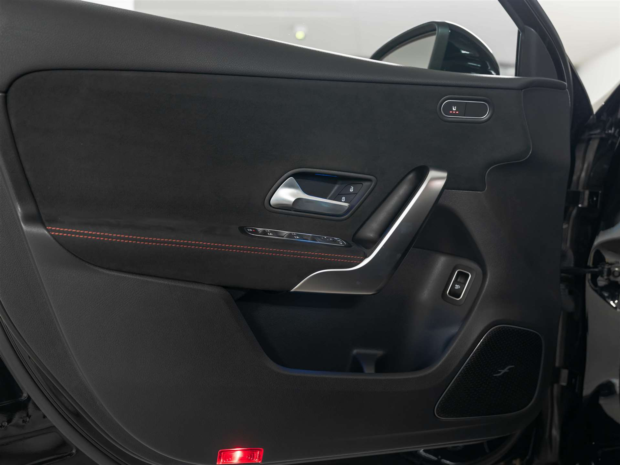 listing desktop thumbnail image 23