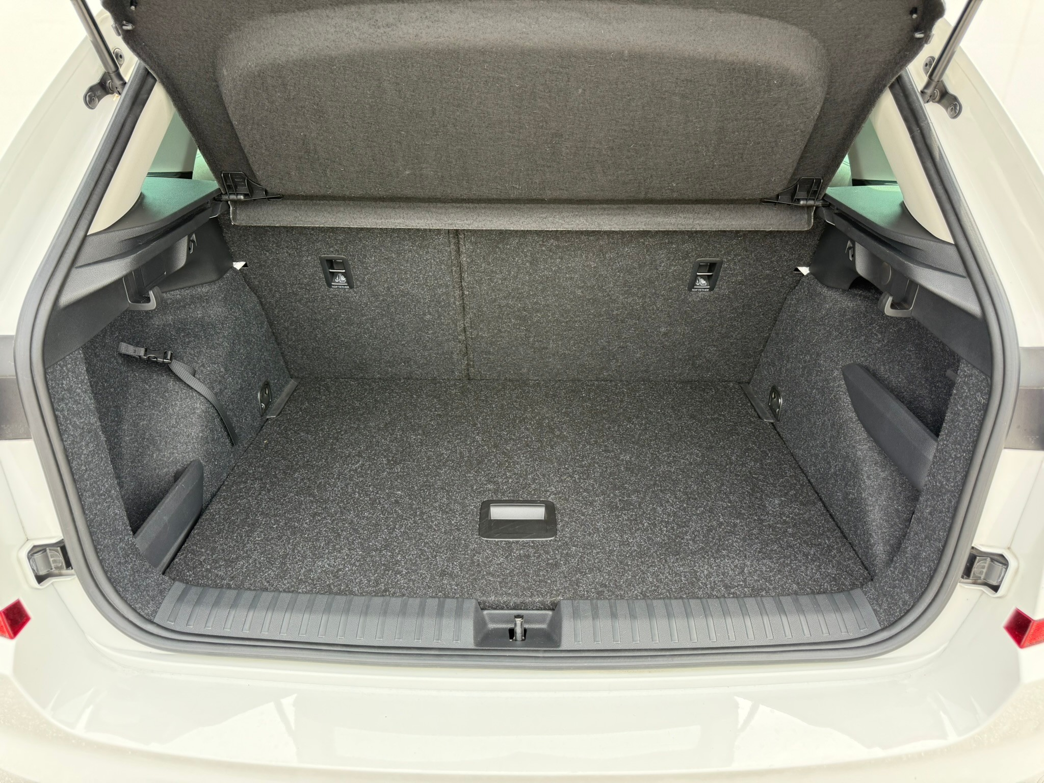 listing desktop thumbnail image 11