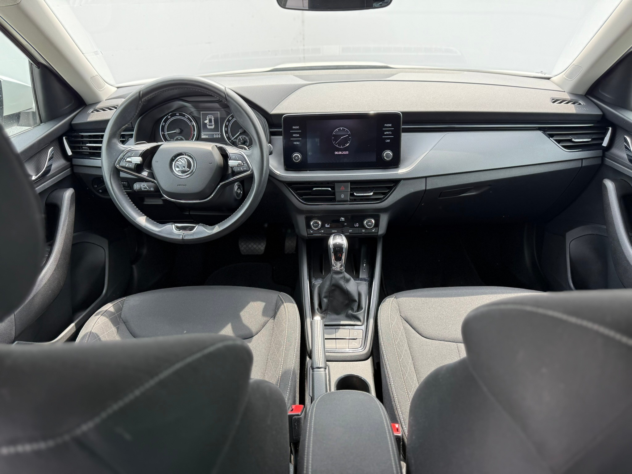 listing desktop thumbnail image 9