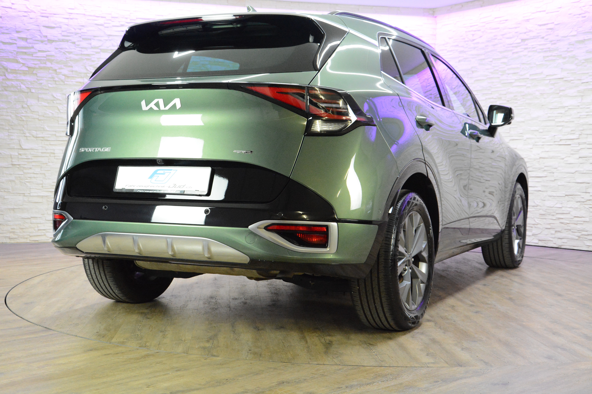 listing desktop thumbnail image 4