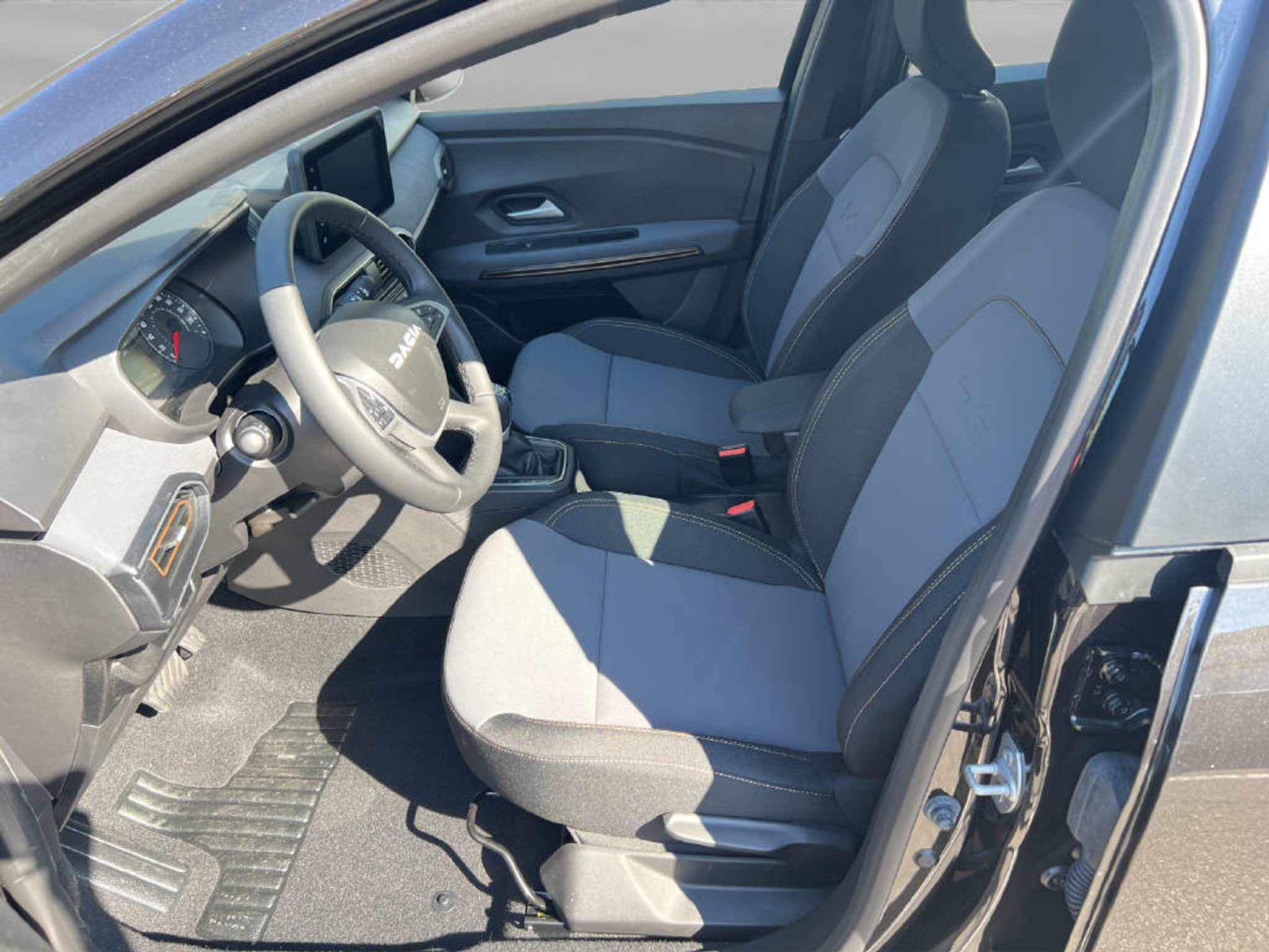 listing desktop thumbnail image 3