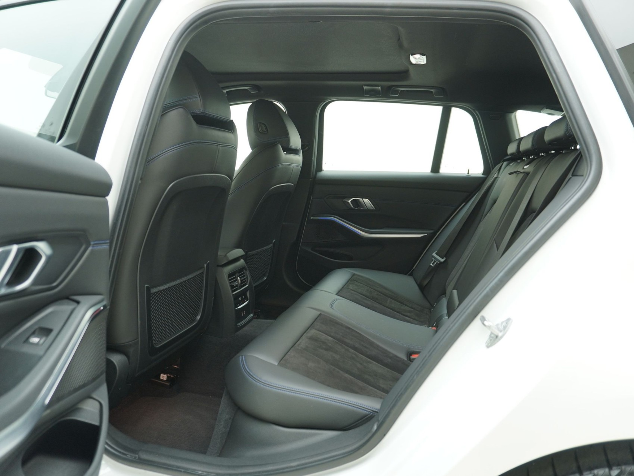 listing desktop thumbnail image 11