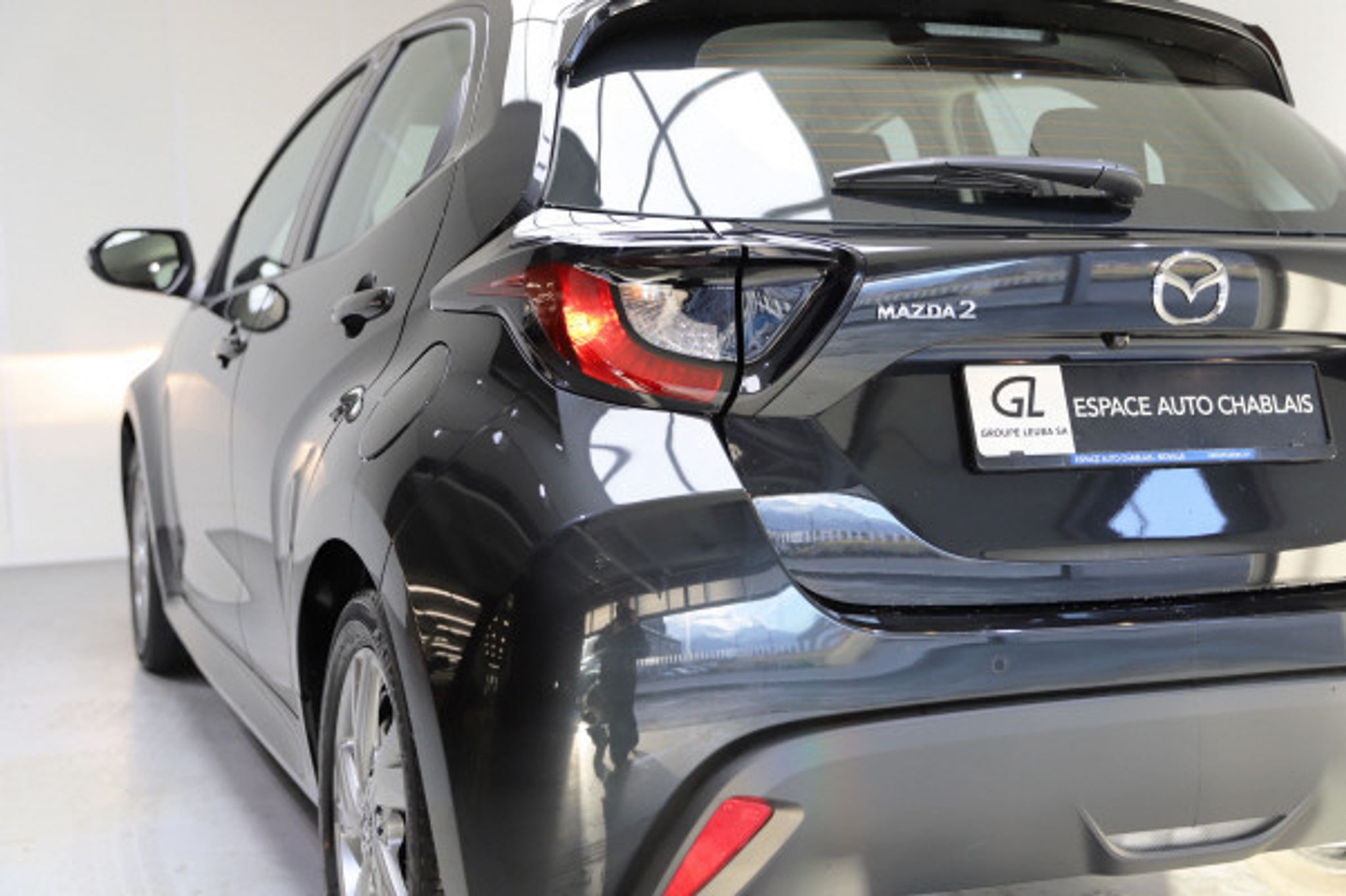 listing desktop thumbnail image 3