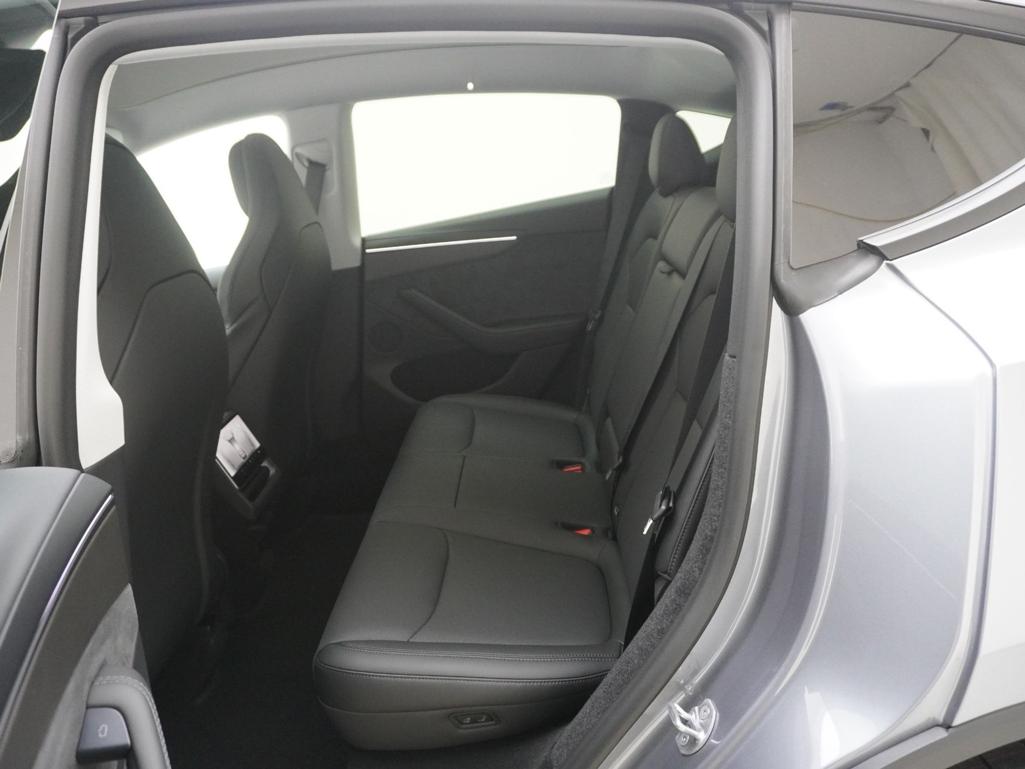 listing desktop thumbnail image 16