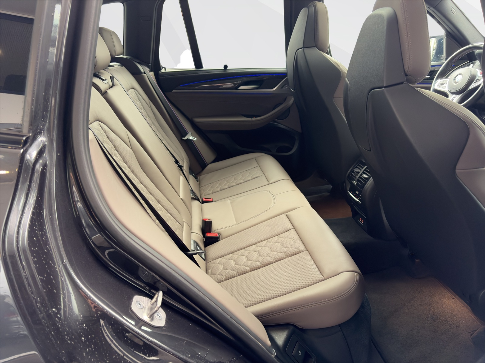 listing desktop thumbnail image 17