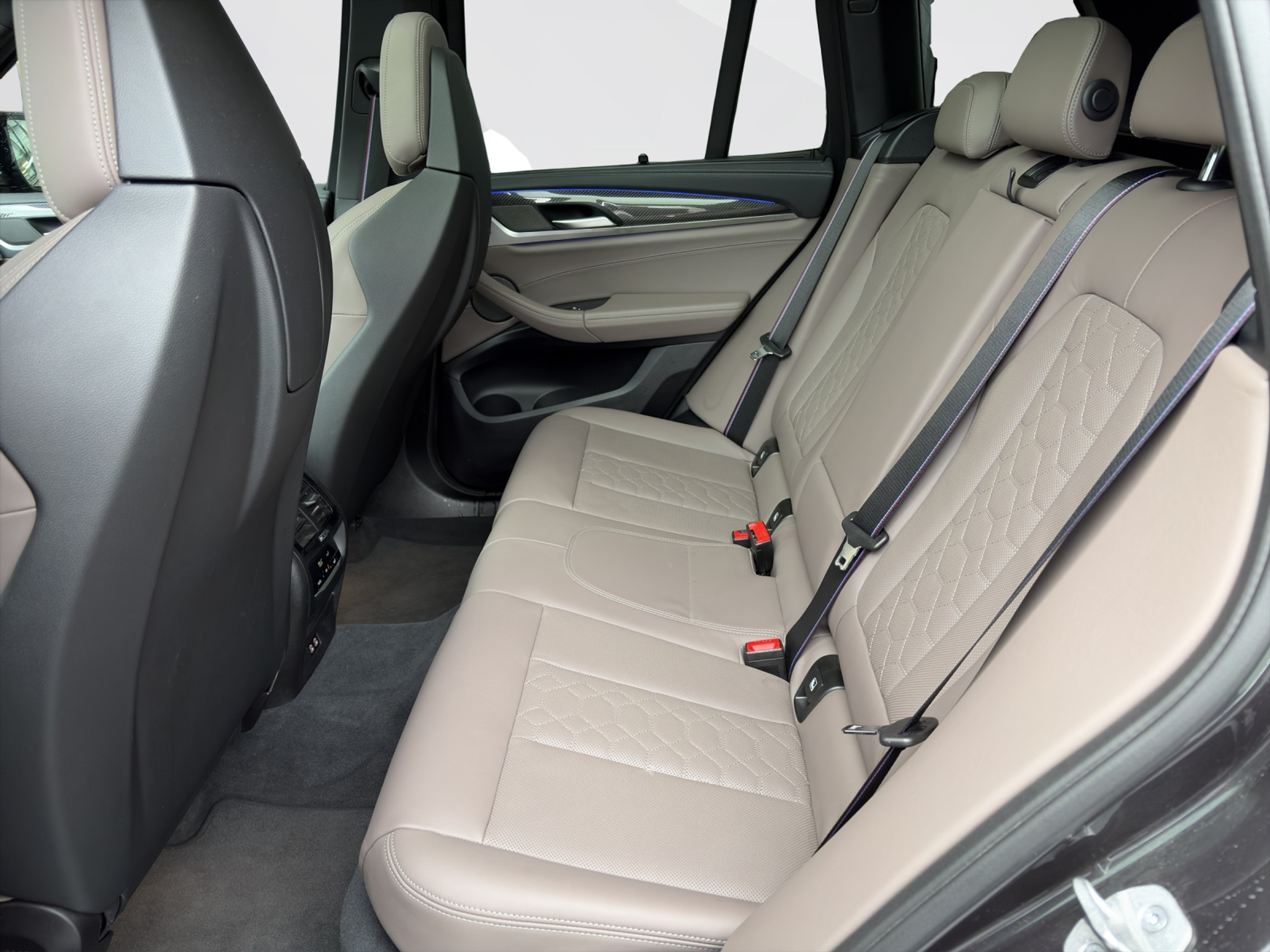 listing desktop thumbnail image 16