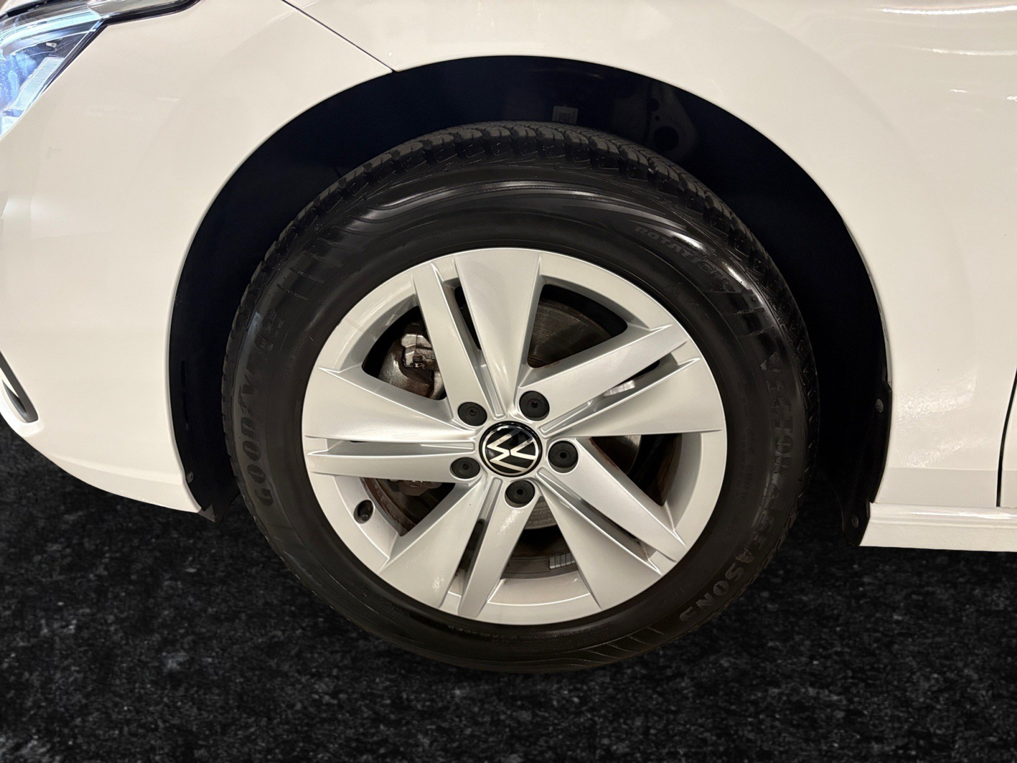 listing desktop thumbnail image 15