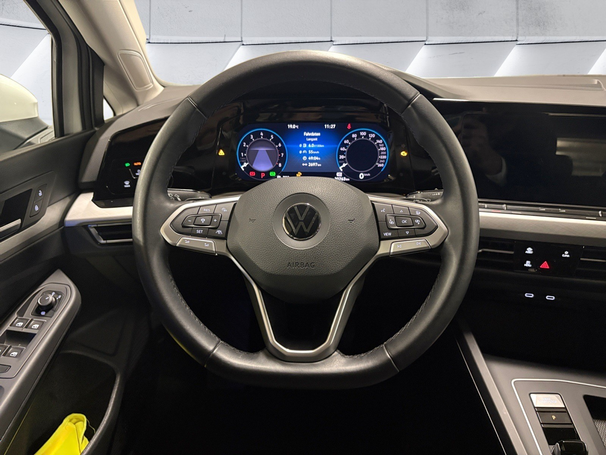 listing desktop thumbnail image 9