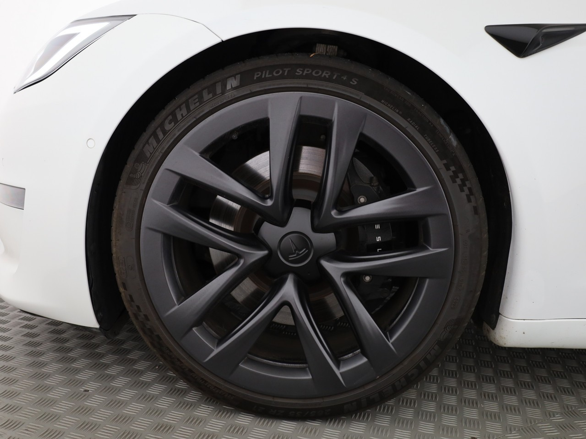 listing desktop thumbnail image 4