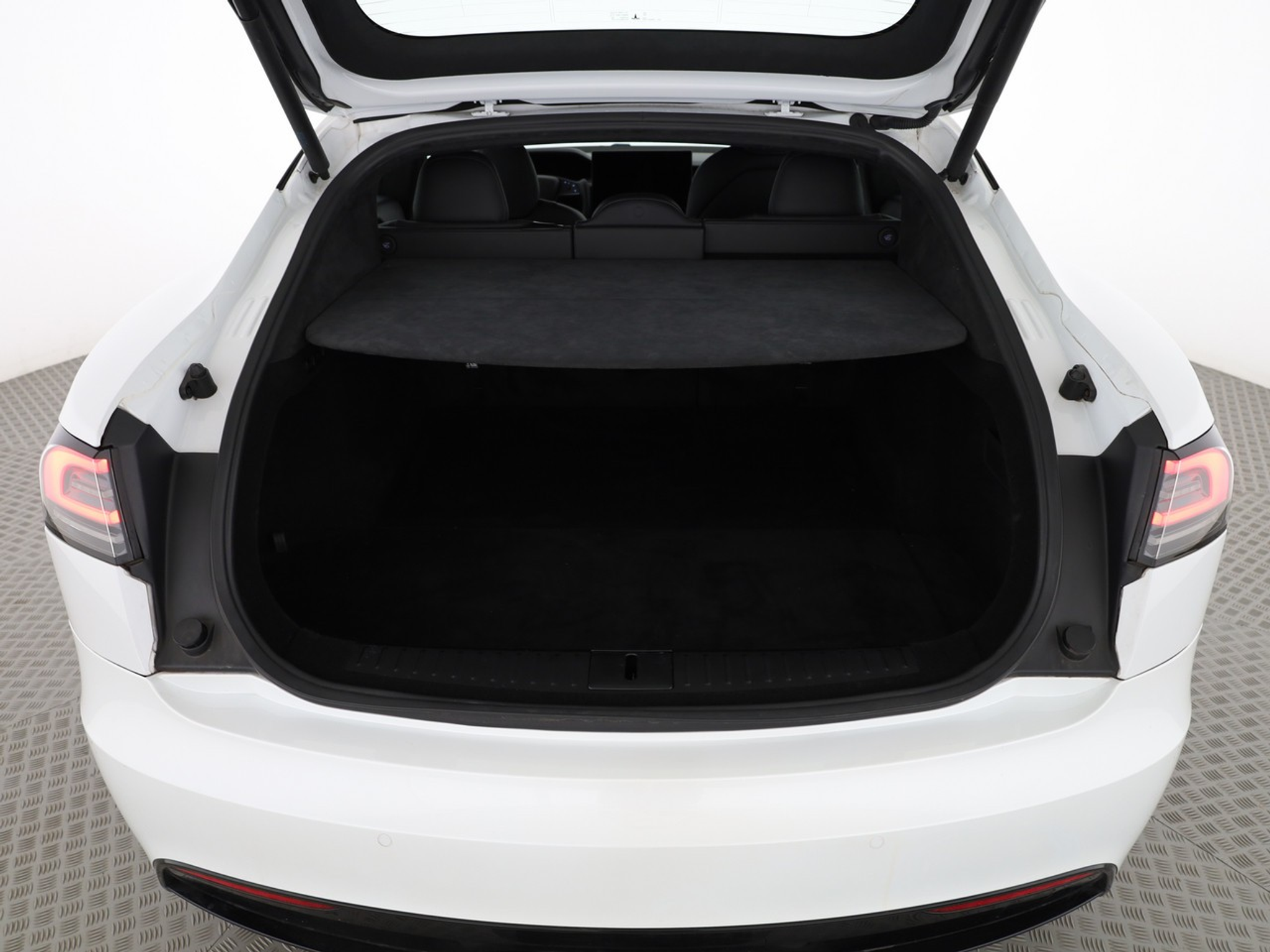 listing desktop thumbnail image 9