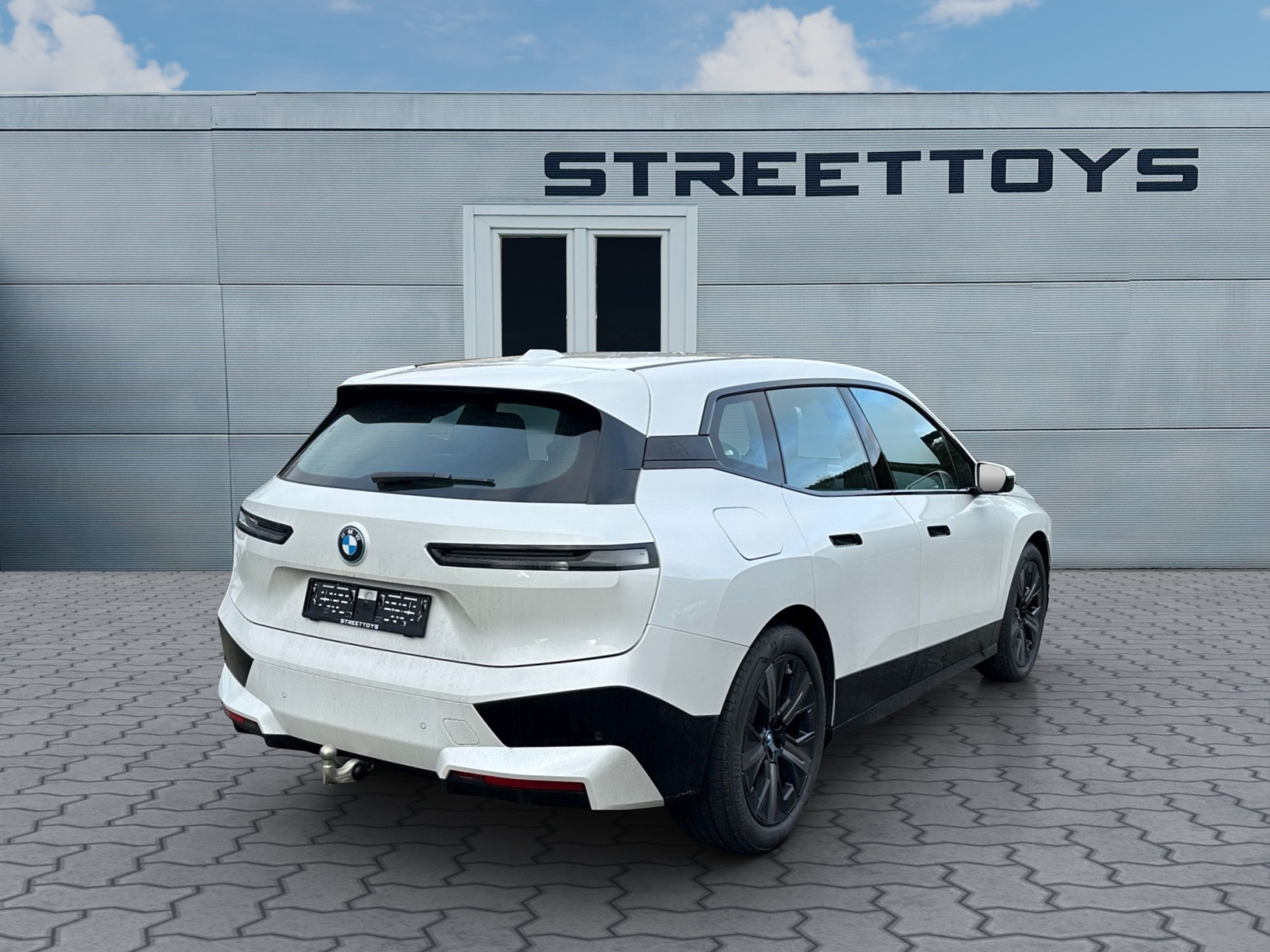 listing desktop thumbnail image 2