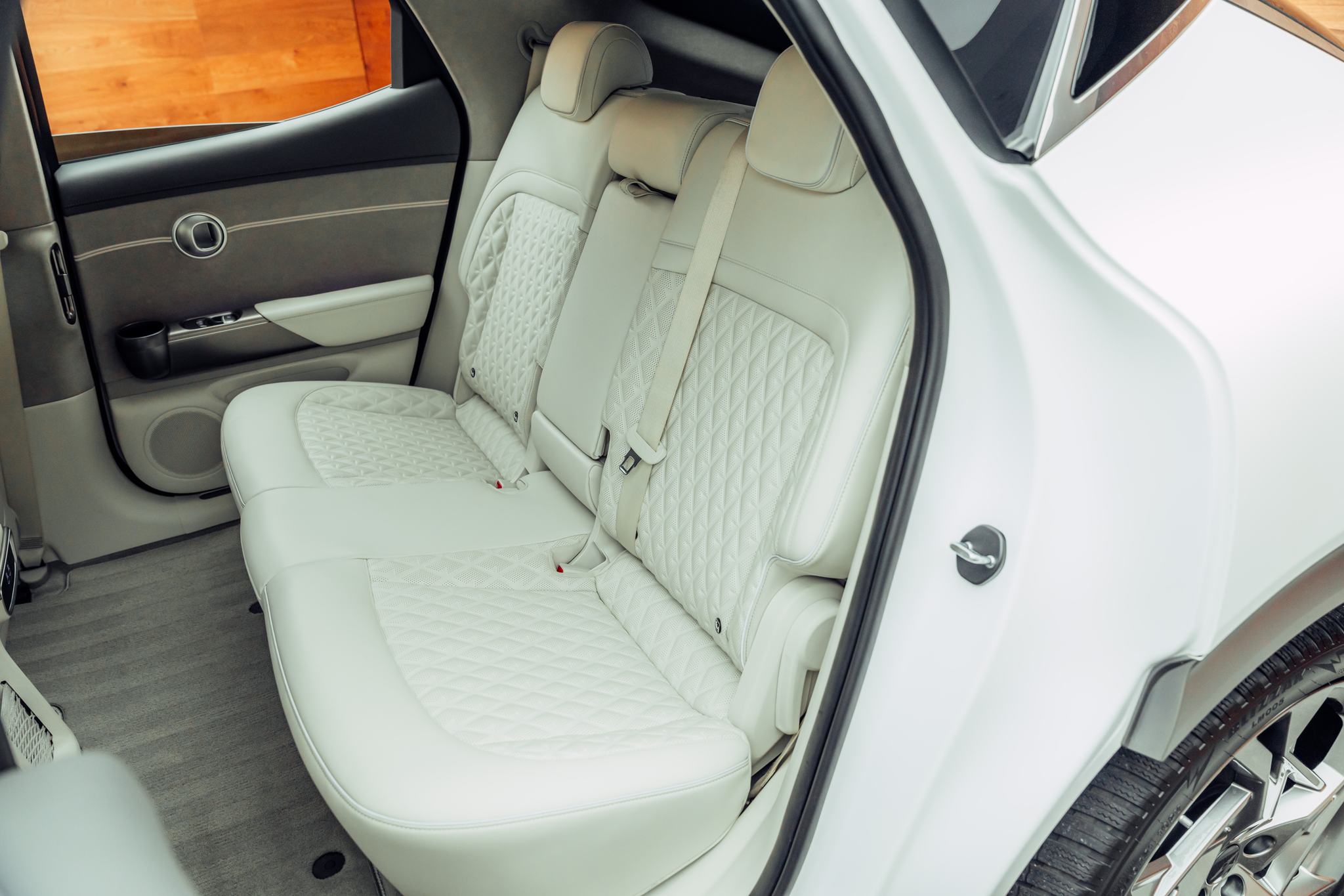 listing desktop thumbnail image 7