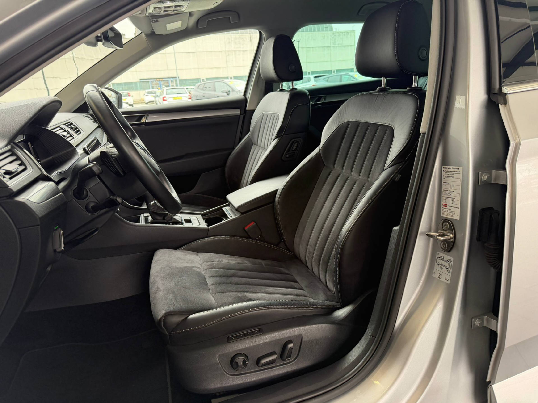 listing desktop thumbnail image 5