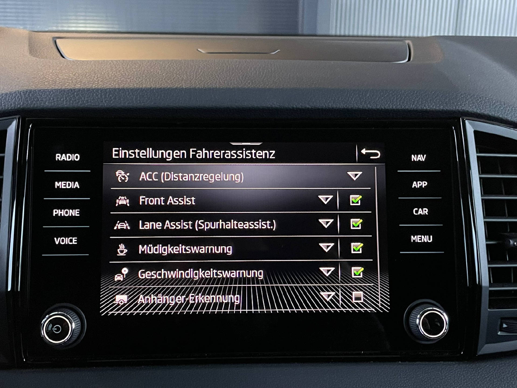 listing desktop thumbnail image 10