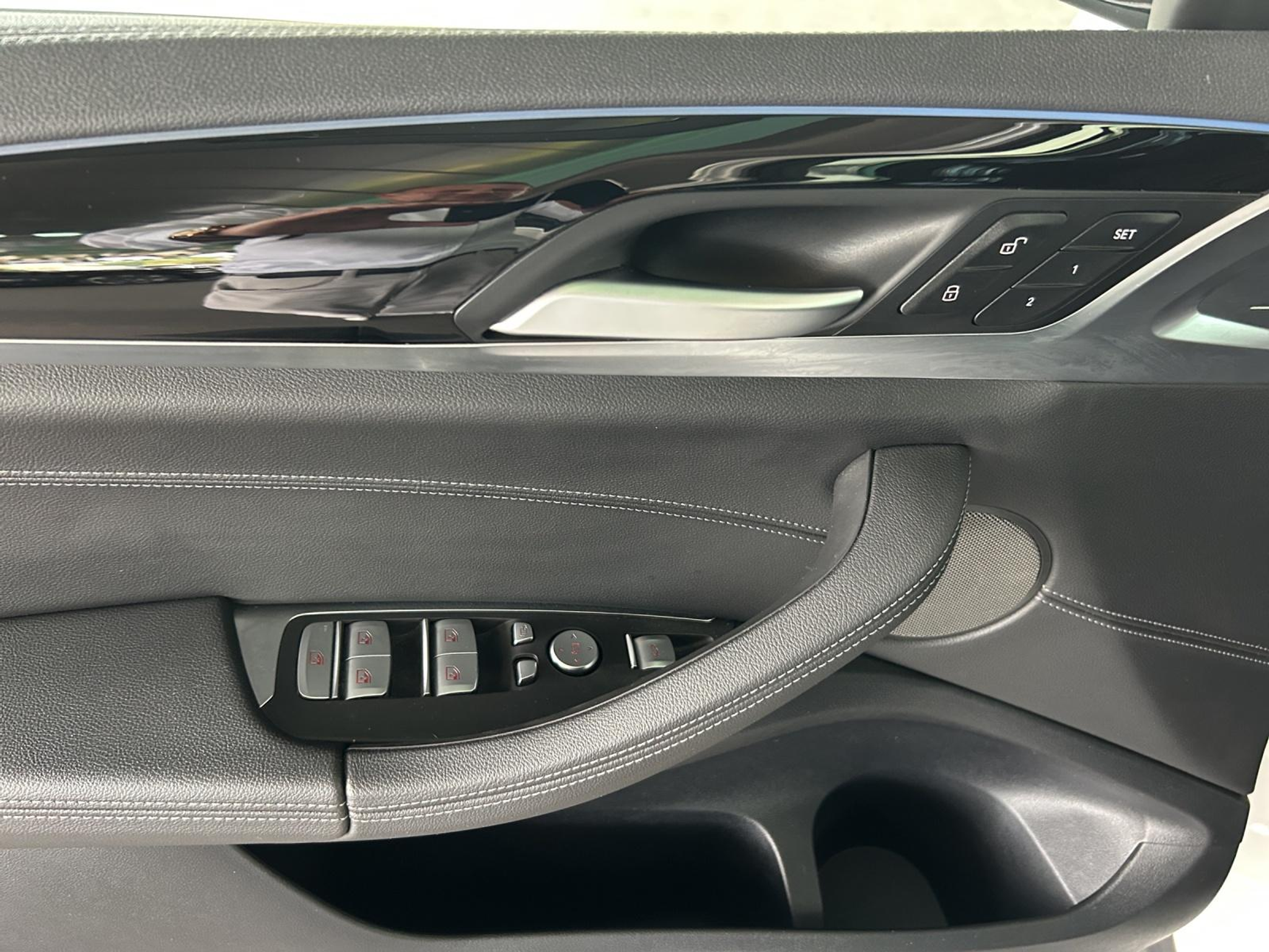 listing desktop thumbnail image 14