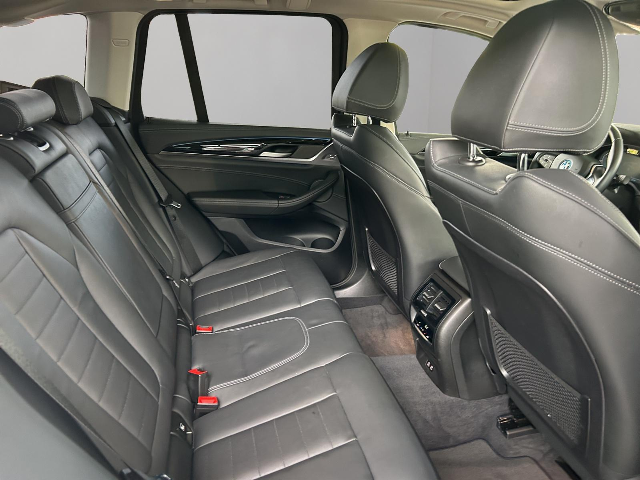 listing desktop thumbnail image 11