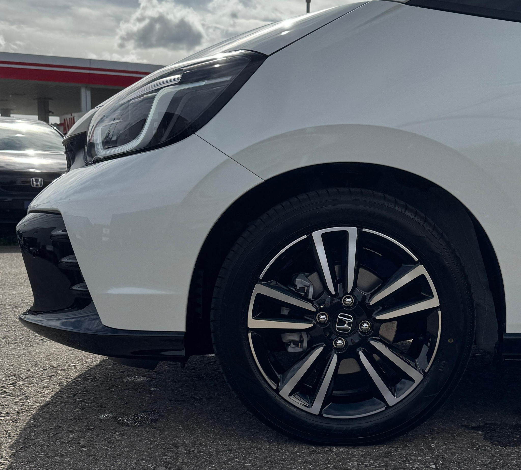 listing desktop thumbnail image 1