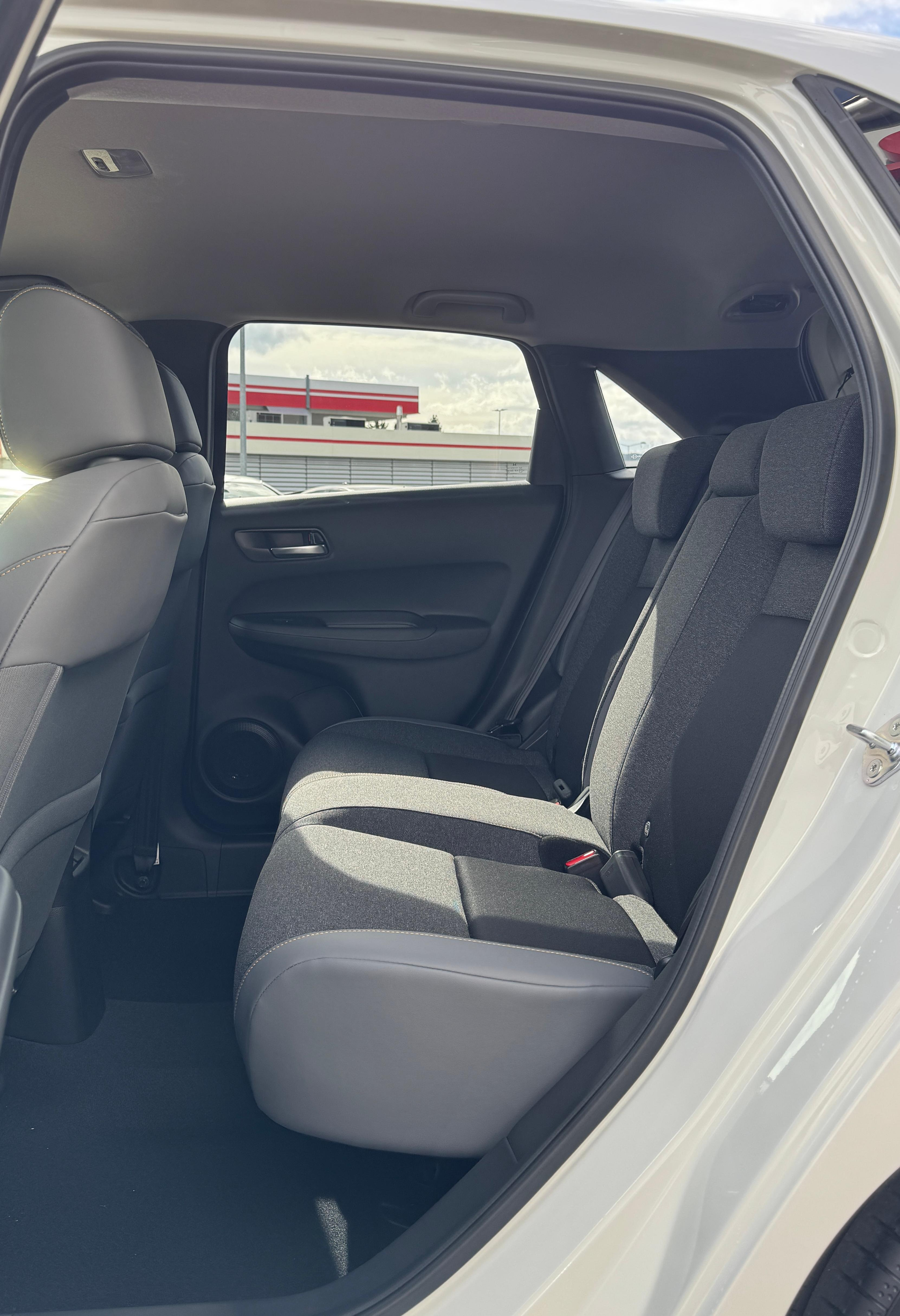 listing desktop thumbnail image 16