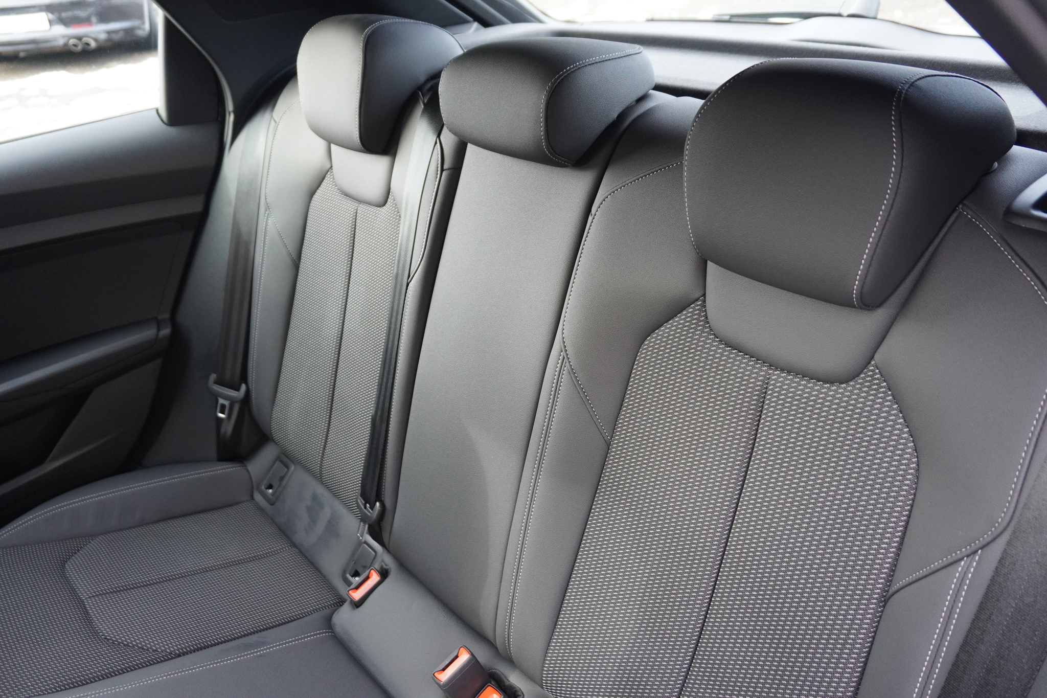 listing desktop thumbnail image 11