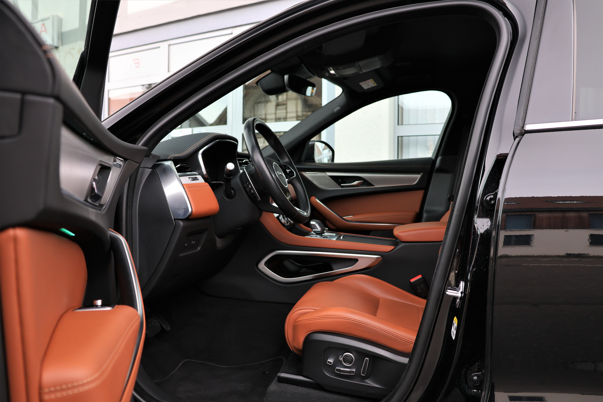 listing desktop thumbnail image 7