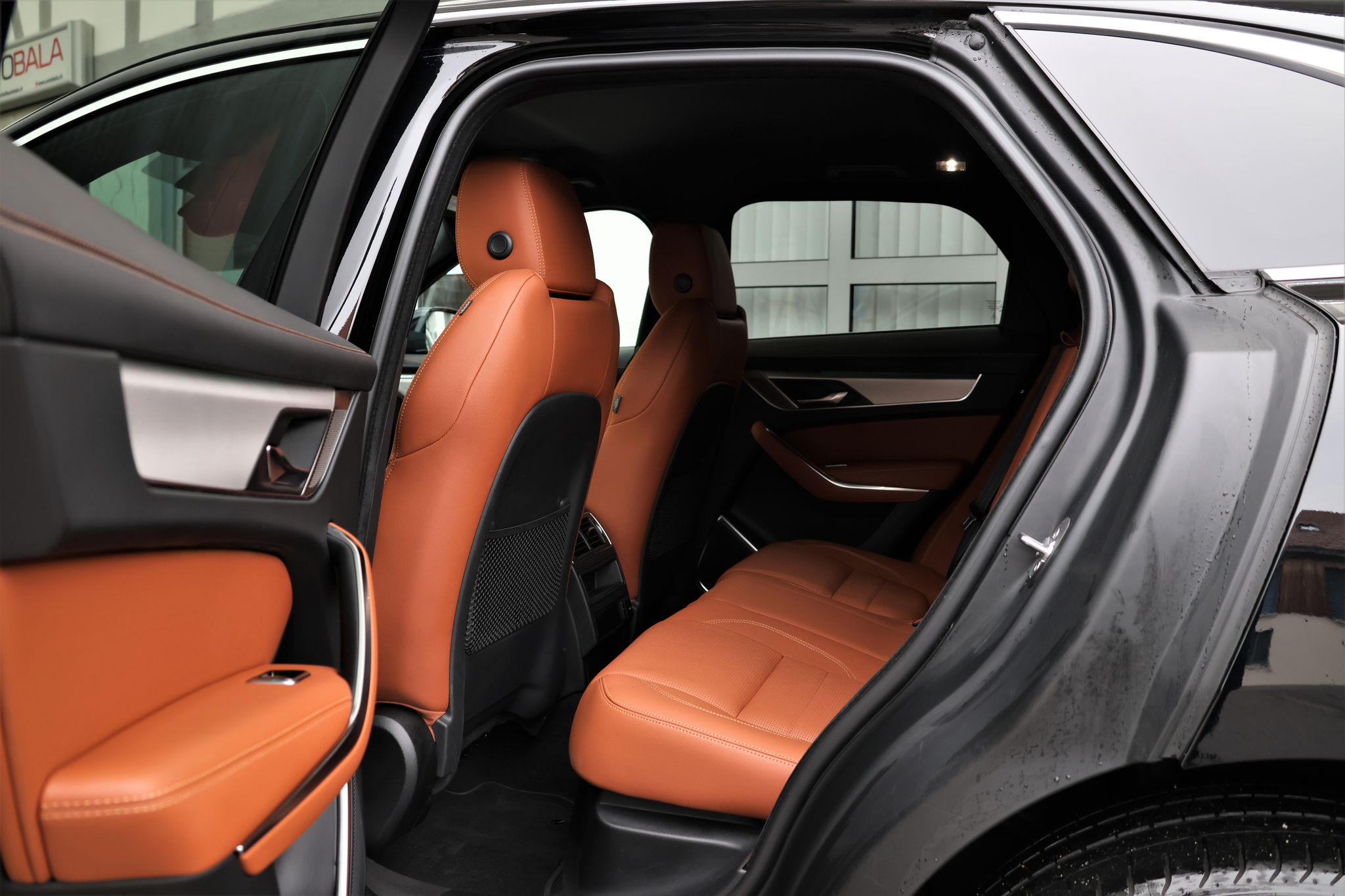 listing desktop thumbnail image 10