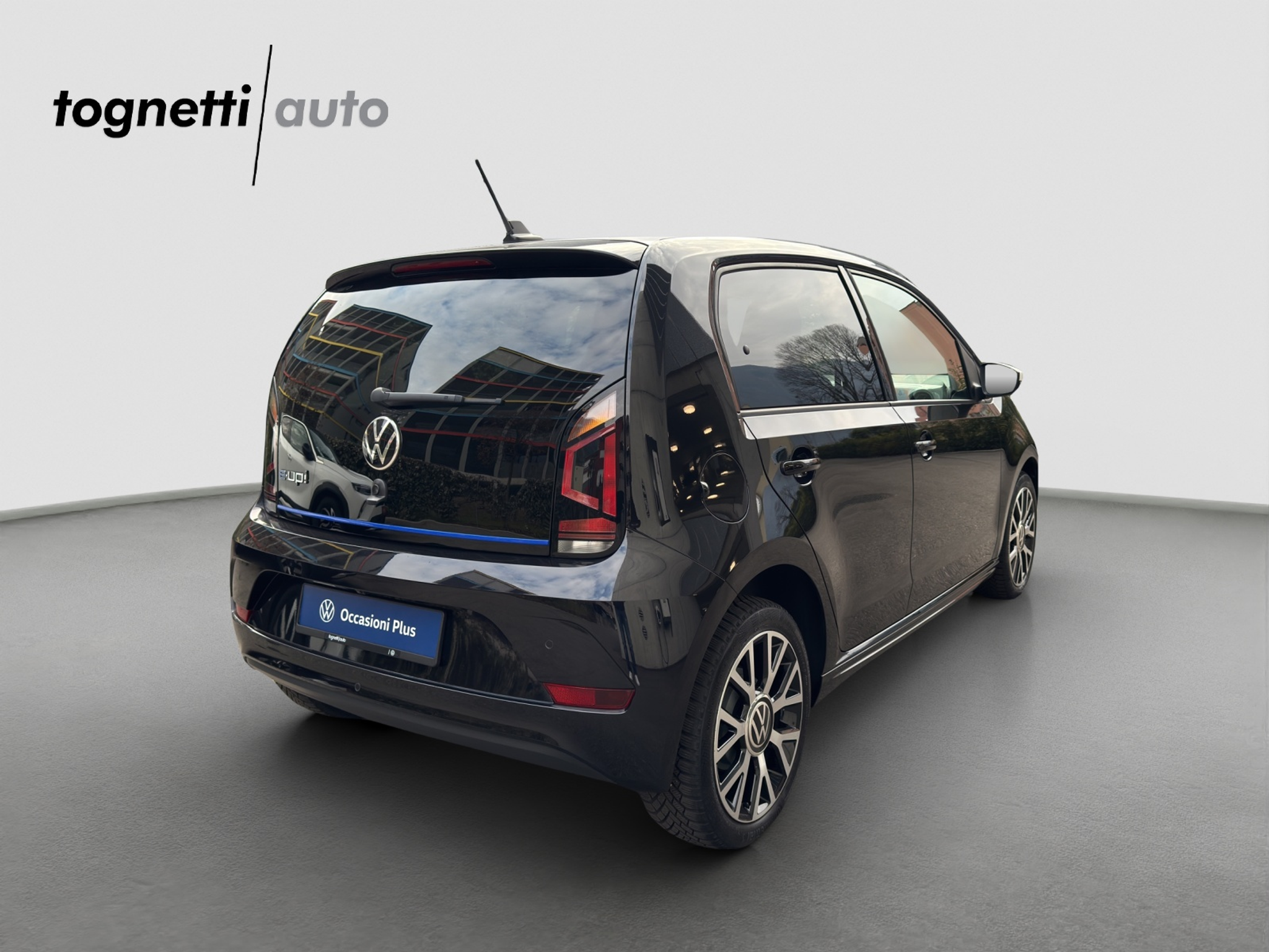 listing desktop thumbnail image 3