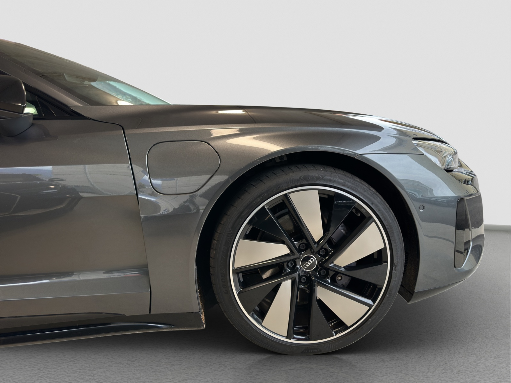 listing desktop thumbnail image 3