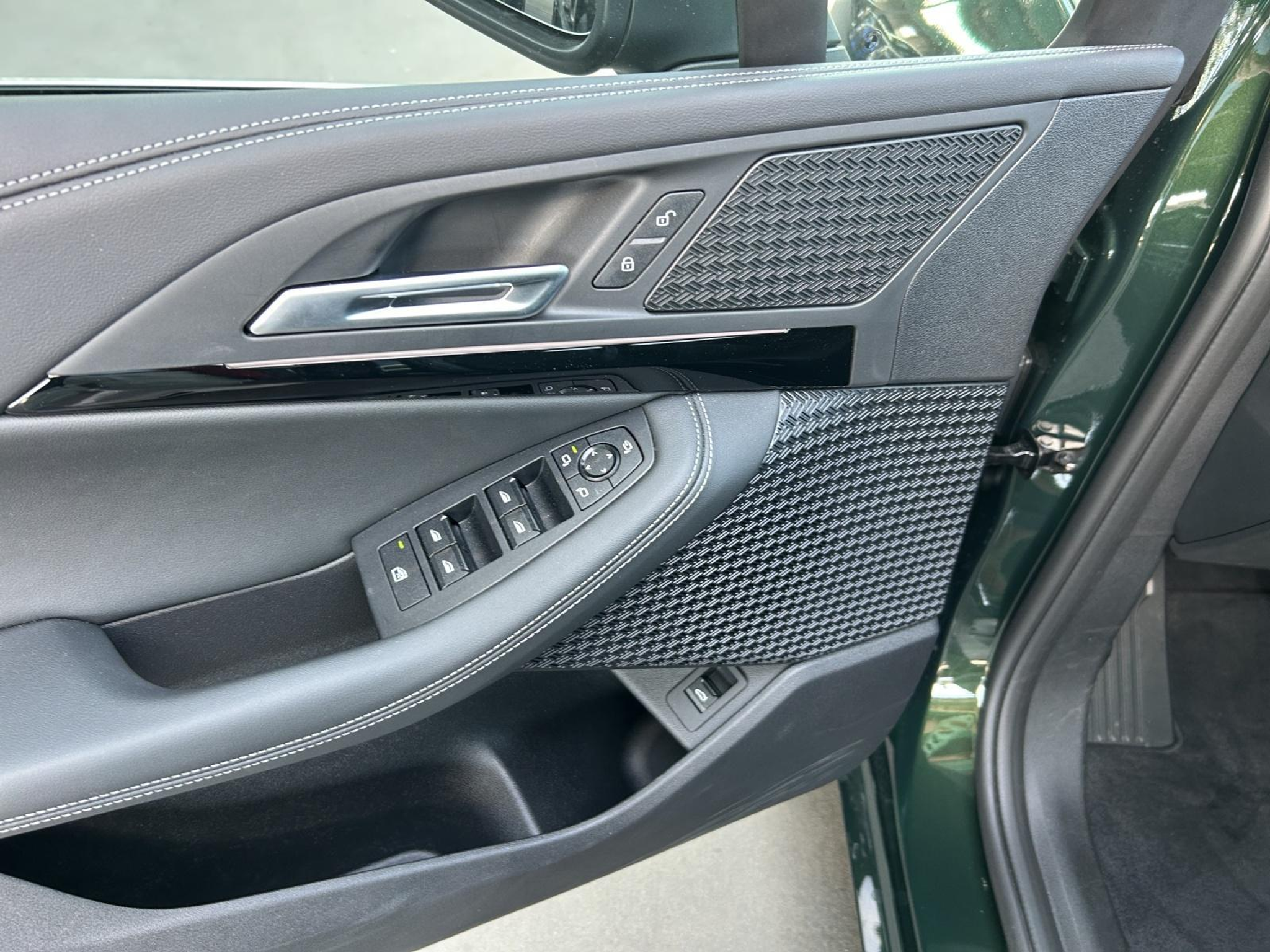 listing desktop thumbnail image 13