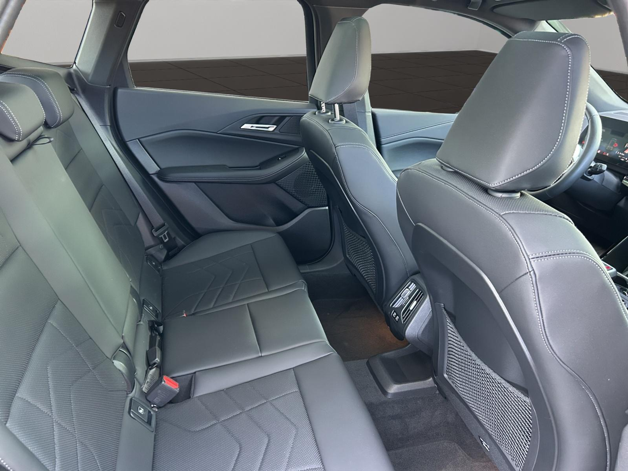 listing desktop thumbnail image 14