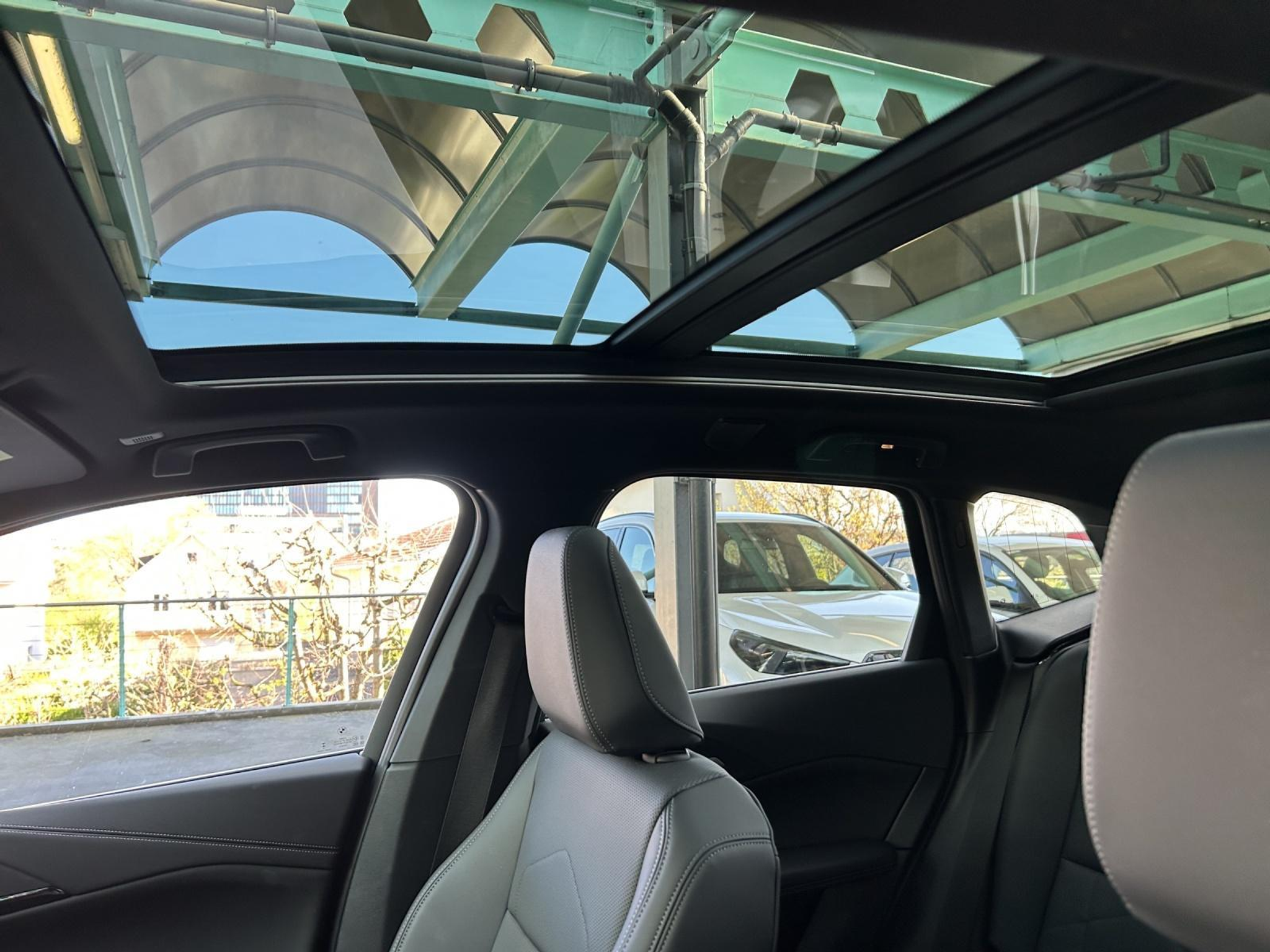 listing desktop thumbnail image 17