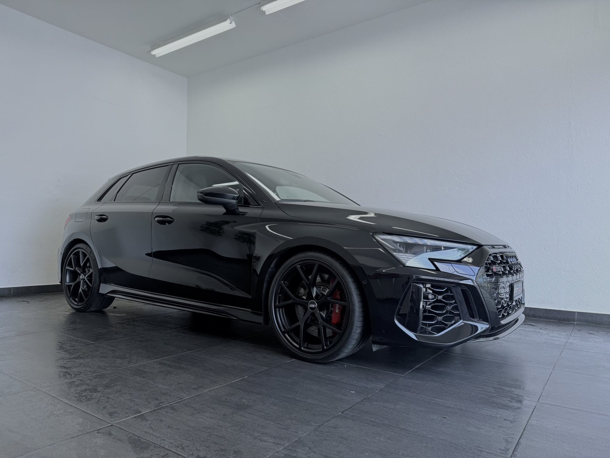 car-image-0