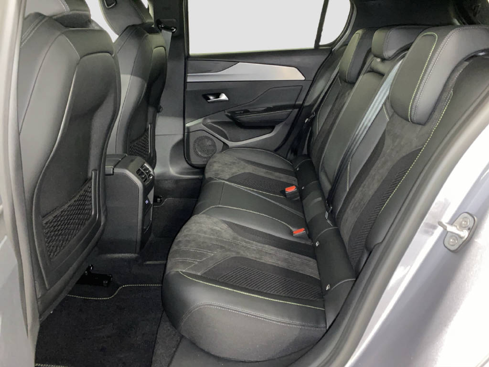 listing desktop thumbnail image 12