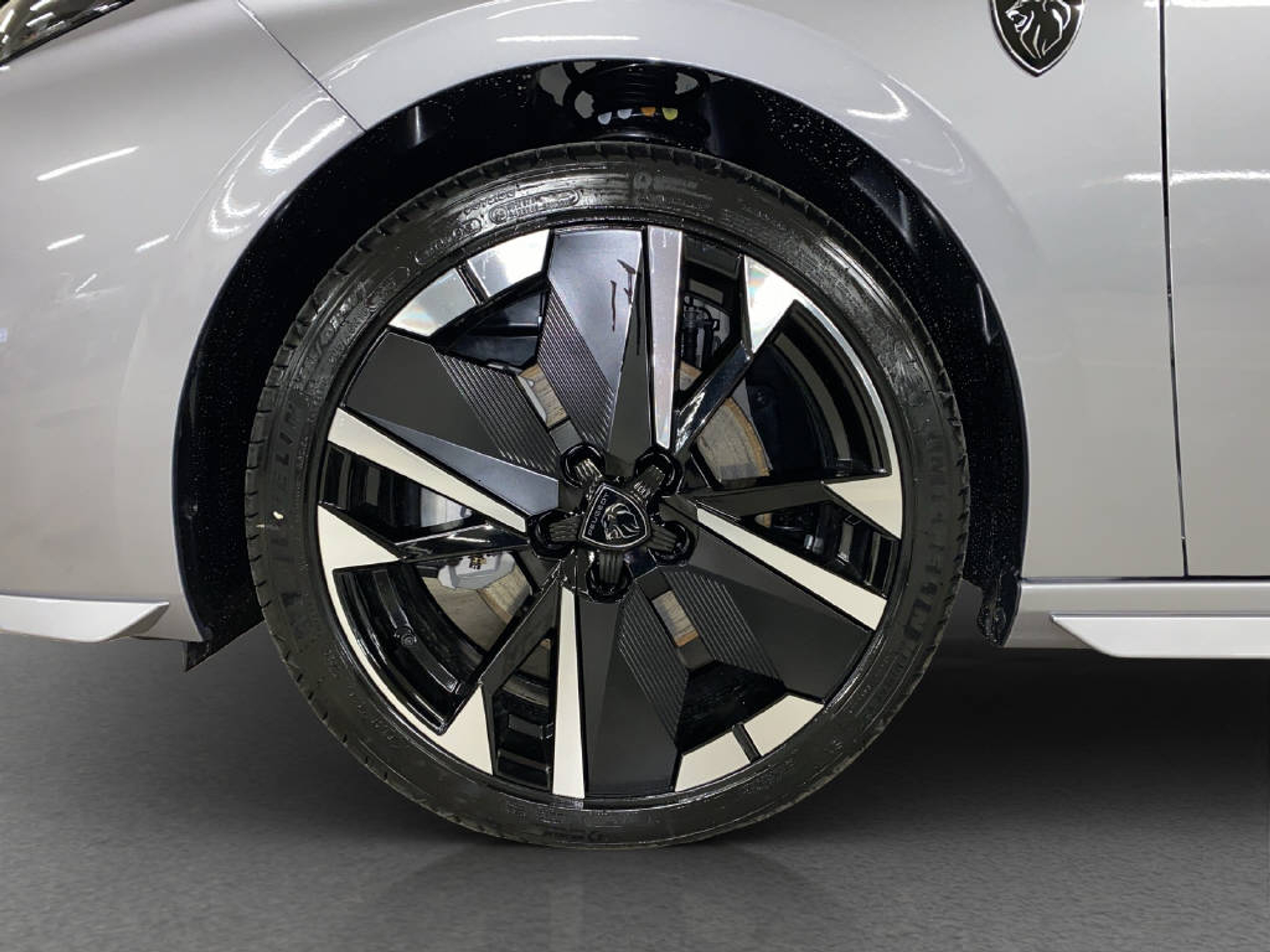 listing desktop thumbnail image 14