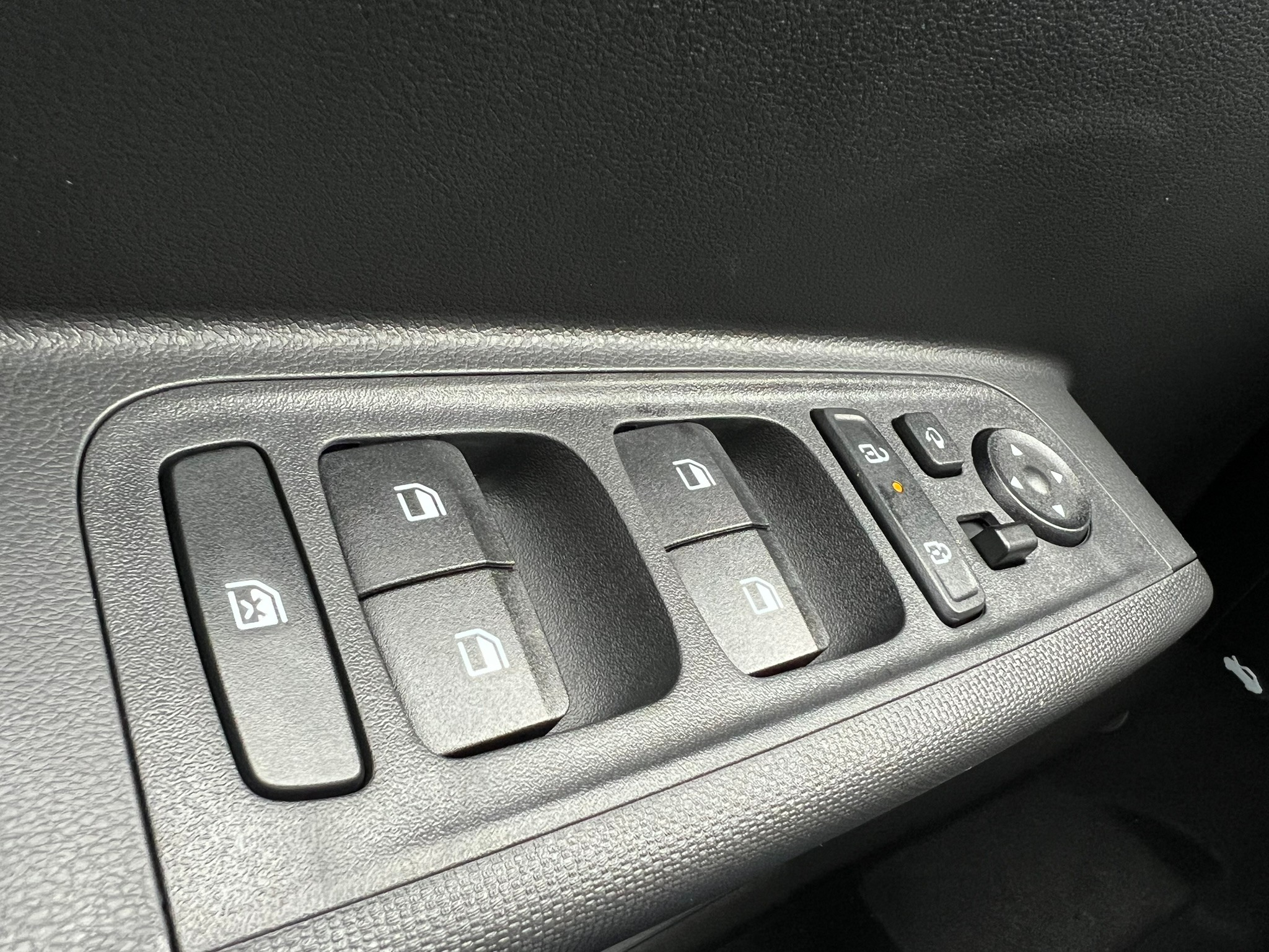 listing desktop thumbnail image 16