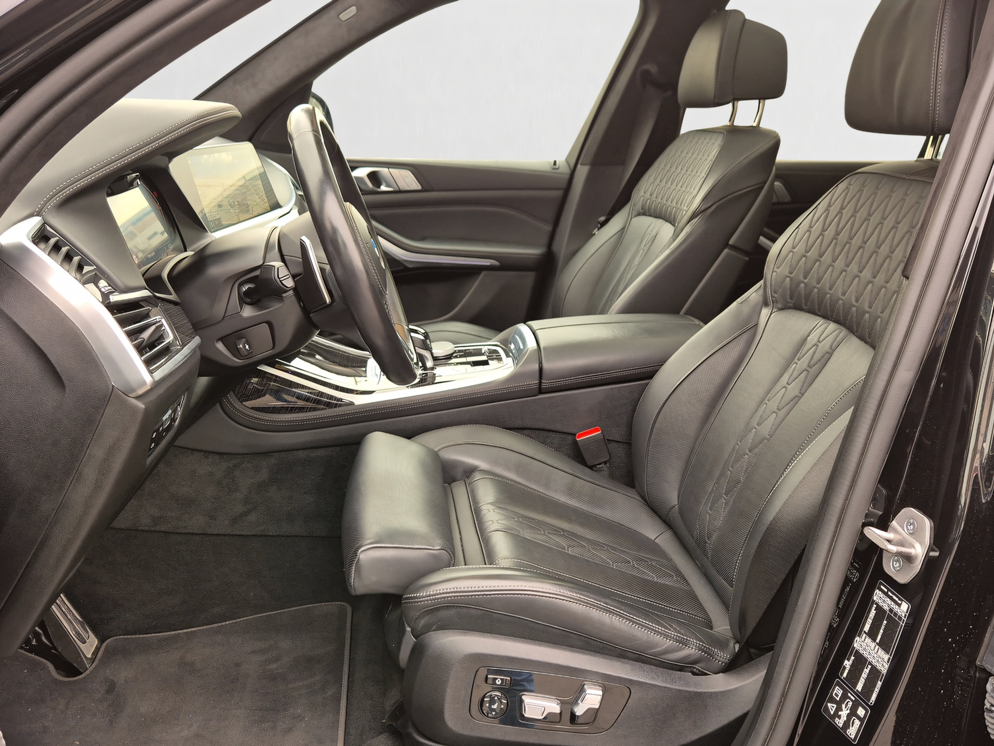 listing desktop thumbnail image 4