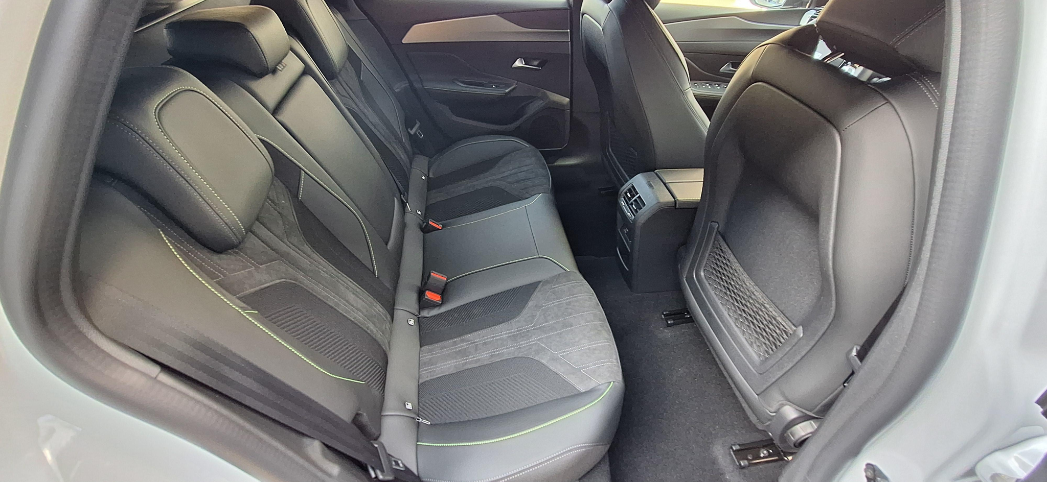 listing desktop thumbnail image 11