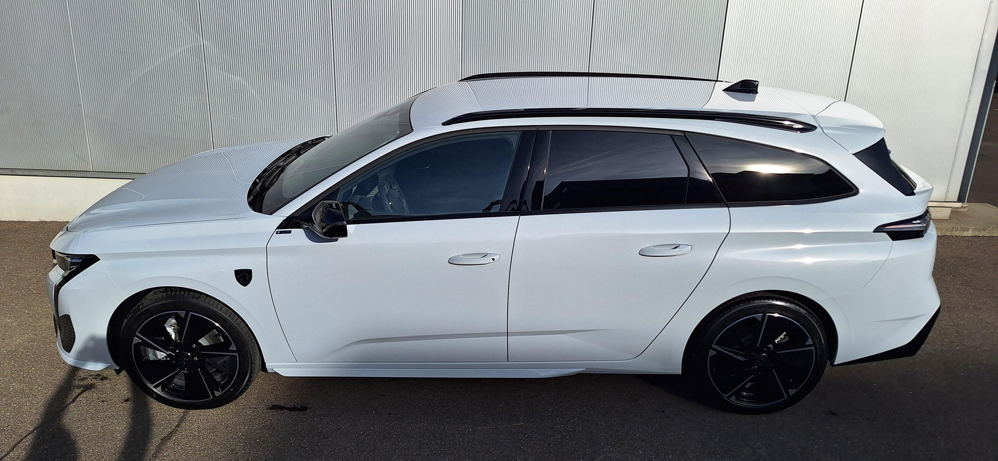 listing desktop thumbnail image 5