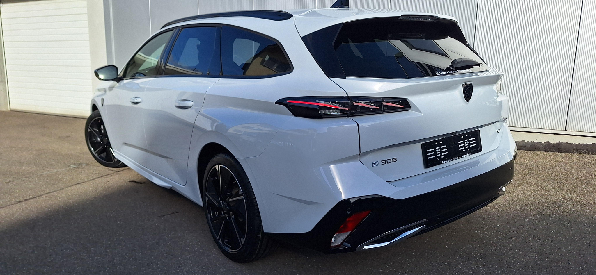 listing desktop thumbnail image 2